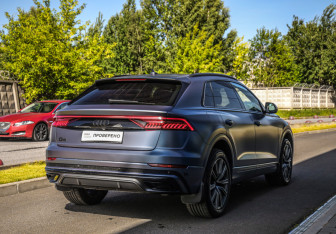Подержанный автомобиль Audi Q8 2019 года (6 фото)