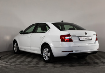 Подержанный автомобиль Skoda Octavia Liftback 2017 года (7 фото)
