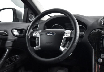 Подержанный автомобиль Ford Mondeo Sedan 2008 года (15 фото)