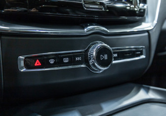 Подержанный автомобиль Volvo XC60 2018 года (24 фото)