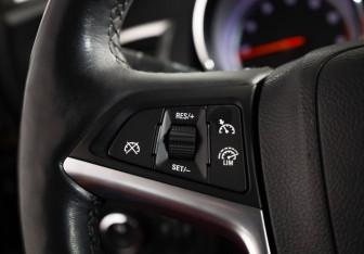 Подержанный автомобиль Opel Astra Hatchback 2012 года (11 фото)