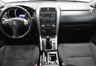 Подержанный автомобиль Suzuki Grand Vitara 2008 года (14 фото)