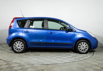 Подержанный автомобиль Nissan Note 2008 года (4 фото)