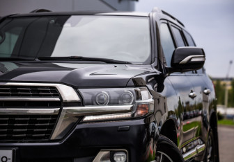 Подержанный автомобиль Toyota Land Cruiser Suv 2020 года (2 фото)
