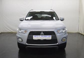 Подержанный автомобиль Mitsubishi Outlander 2012 года (2 фото)