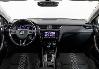Подержанный автомобиль Skoda Octavia Liftback 2019 года (10 фото)