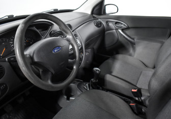 Подержанный автомобиль Ford Focus Sedan 2004 года (9 фото)