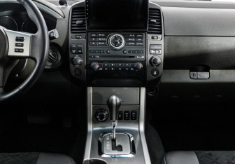 Подержанный автомобиль Nissan Pathfinder 2012 года (13 фото)