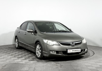 Подержанный автомобиль Honda Civic Sedan 2007 года (3 фото)