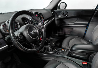Подержанный автомобиль MINI Countryman 2017 года (9 фото)