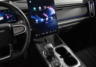 Подержанный автомобиль Jaecoo J7 2023 года (17 фото)