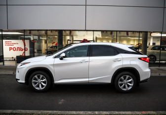 Подержанный автомобиль Lexus RX 2016 года (6 фото)