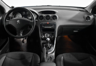 Подержанный автомобиль Peugeot 408 2013 года (14 фото)