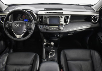 Подержанный автомобиль Toyota RAV4 2013 года (13 фото)