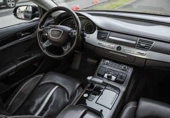 Подержанный автомобиль Audi A8 2011 года (10 фото)