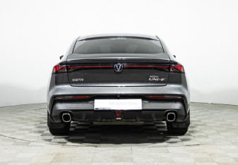 Подержанный автомобиль Changan UNI-V 2023 года (6 фото)