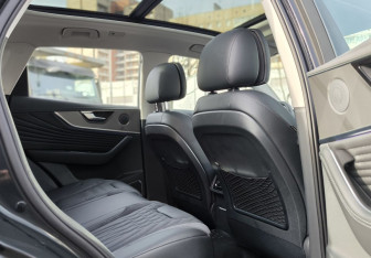 Подержанный автомобиль Hongqi HS5 2024 года (22 фото)