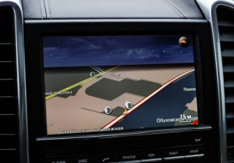 Подержанный автомобиль Porsche Cayenne 2011 года (18 фото)