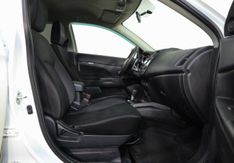 Подержанный автомобиль Mitsubishi ASX 2014 года (19 фото)