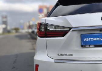 Подержанный автомобиль Lexus RX 2019 года (4 фото)