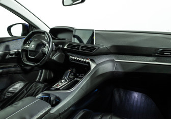 Подержанный автомобиль Peugeot 3008 2018 года (9 фото)