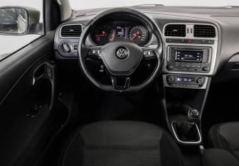Подержанный автомобиль Volkswagen Polo Sedan 2016 года (11 фото)