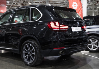 Подержанный автомобиль BMW X5 2015 года (13 фото)