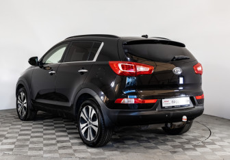 Подержанный автомобиль Kia Sportage 2011 года (7 фото)