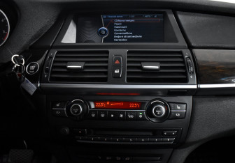 Подержанный автомобиль BMW X6 2013 года (16 фото)
