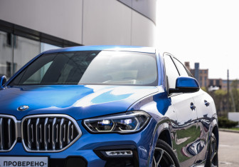 Подержанный автомобиль BMW X6 2020 года (2 фото)