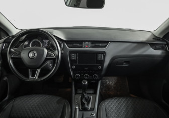 Подержанный автомобиль Skoda Octavia Liftback 2018 года (10 фото)