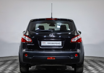 Подержанный автомобиль Nissan Qashqai 2012 года (6 фото)