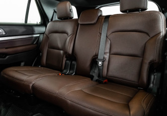 Подержанный автомобиль Ford Explorer 2019 года (29 фото)