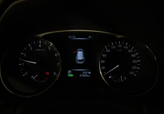 Подержанный автомобиль Nissan X-Trail 2015 года (11 фото)