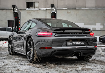 Подержанный автомобиль Porsche Cayman 2017 года (9 фото)