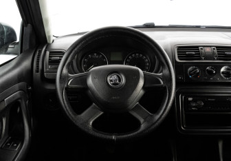 Подержанный автомобиль Skoda Fabia Hatchback 2013 года (11 фото)