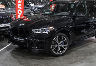 Подержанный автомобиль BMW X5 2022 года (2 фото)