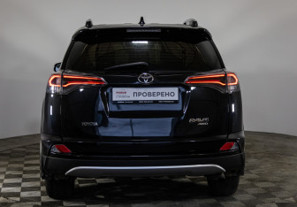 Подержанный автомобиль Toyota RAV4 2016 года (6 фото)