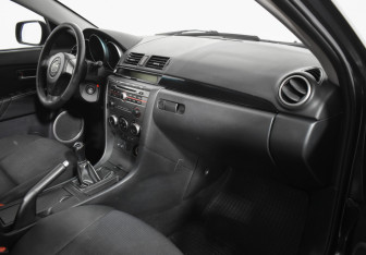 Подержанный автомобиль Mazda 3 Sedan 2007 года (12 фото)
