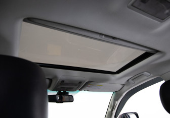 Подержанный автомобиль Toyota Land Cruiser Suv 2011 года (29 фото)