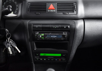 Подержанный автомобиль Skoda Octavia Liftback 2009 года (16 фото)