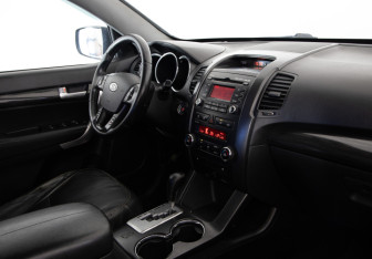 Подержанный автомобиль Kia Sorento 2011 года (13 фото)