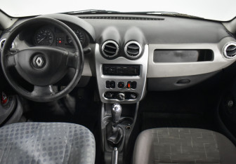 Подержанный автомобиль Renault Logan Sedan 2012 года (13 фото)