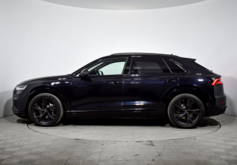 Подержанный автомобиль Audi Q8 2019 года (8 фото)