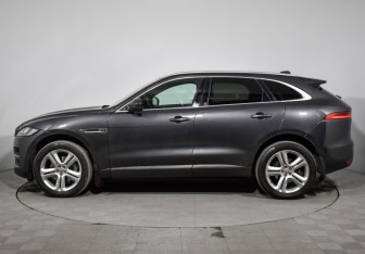 Подержанный автомобиль Jaguar F-Pace 2016 года (8 фото)