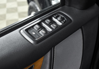 Подержанный автомобиль Land Rover Discovery 2012 года (10 фото)