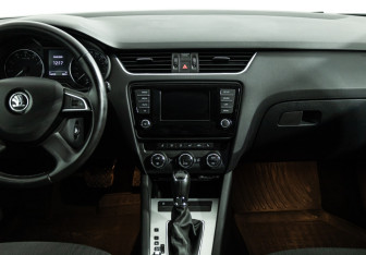 Подержанный автомобиль Skoda Octavia Liftback 2014 года (14 фото)