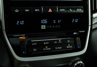 Подержанный автомобиль Toyota Land Cruiser Suv 2016 года (17 фото)