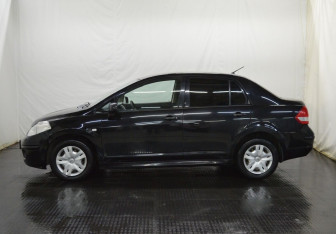Подержанный автомобиль Nissan Tiida Sedan 2010 года (8 фото)