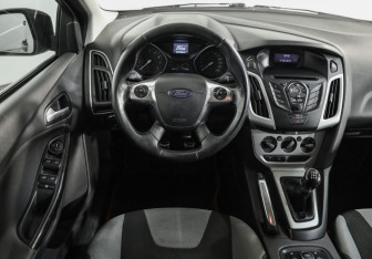 Подержанный автомобиль Ford Focus Hatchback 2012 года (11 фото)